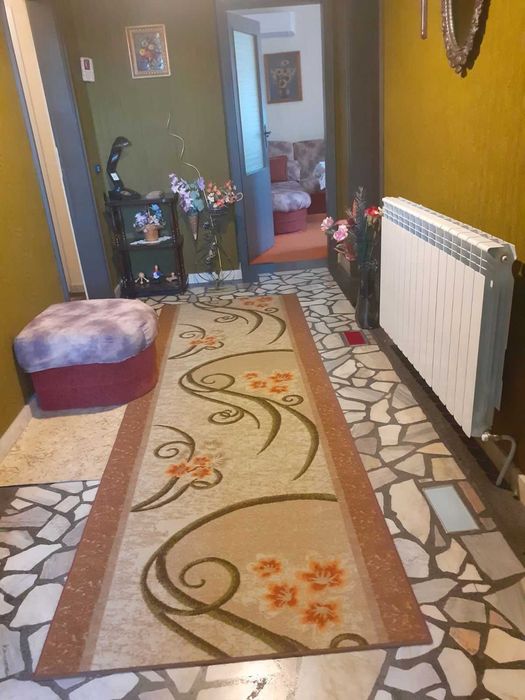 Продавам тристаен апартамент в кв. Горна баня