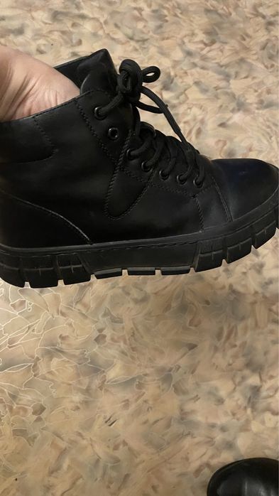 Продаю зимние ботинки мужские
