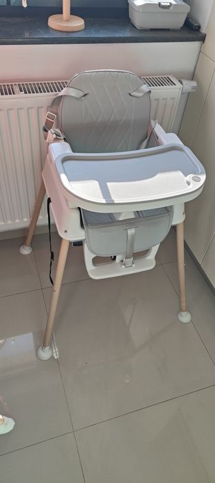 Scaun de masa bebe gri cu tăviță detașabilă in stare foarte buna