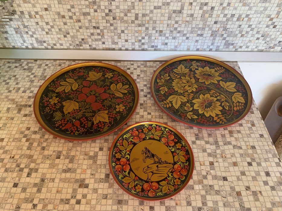 Хохлома от Русия. Има малки дефекти