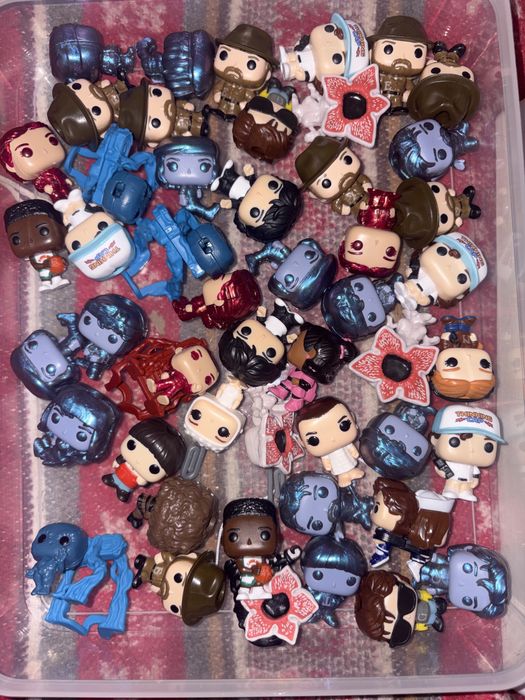 Продаю повторки из киндера очень странные дела