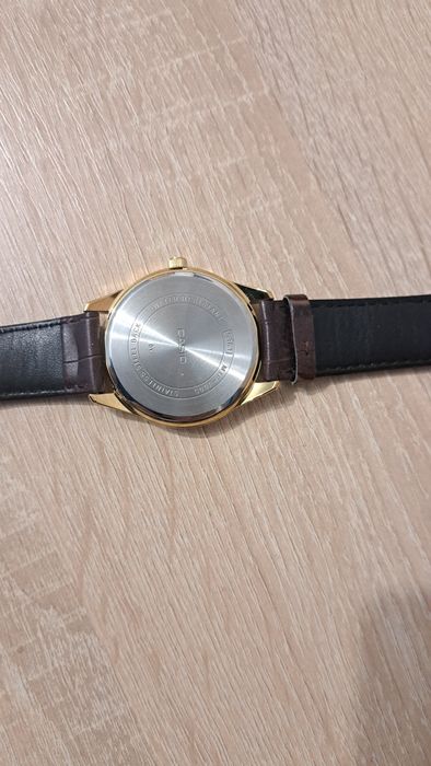 Часы ручные кварцевые