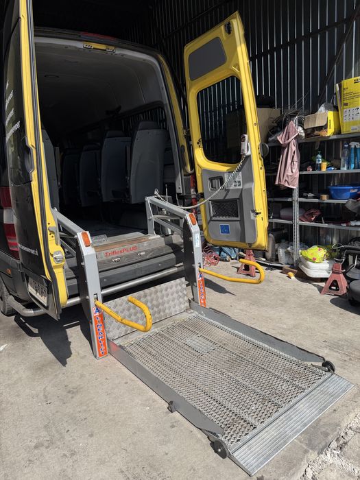 Vand lift hidraulic persone cu dizabilitati