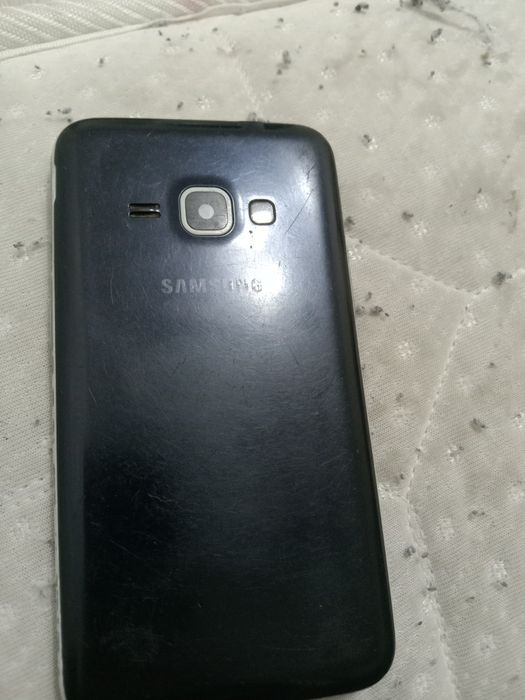 Продам Самсунг ж1