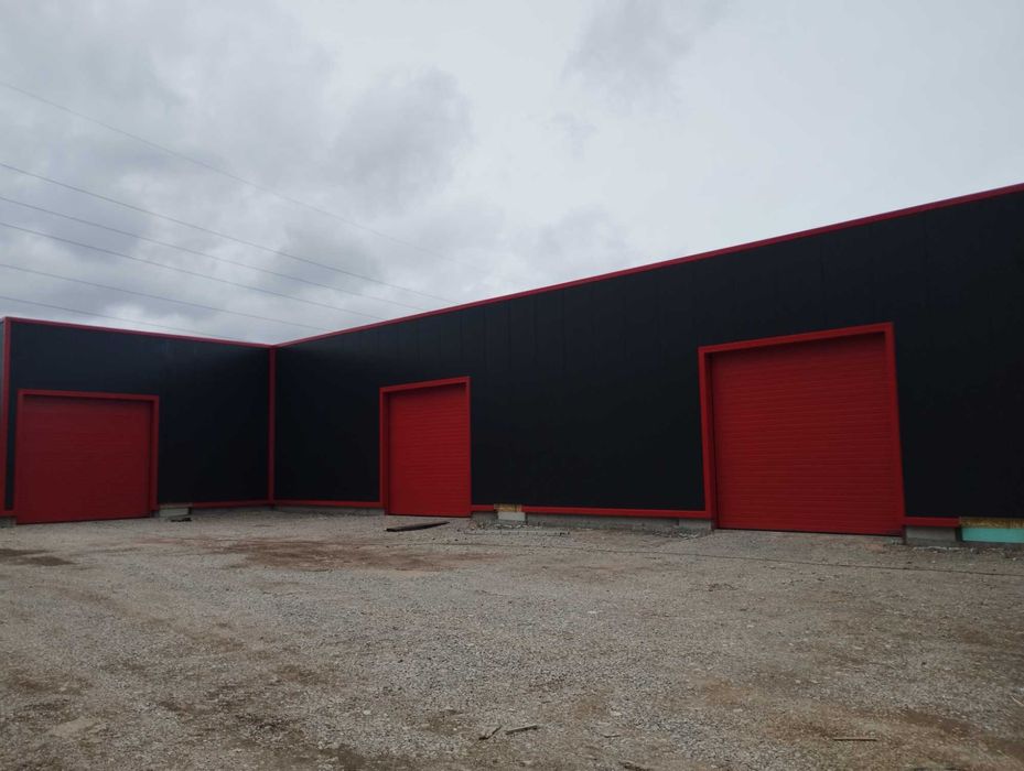 Индустриални секционни врати за халета Хьорман в цвят RAL7016