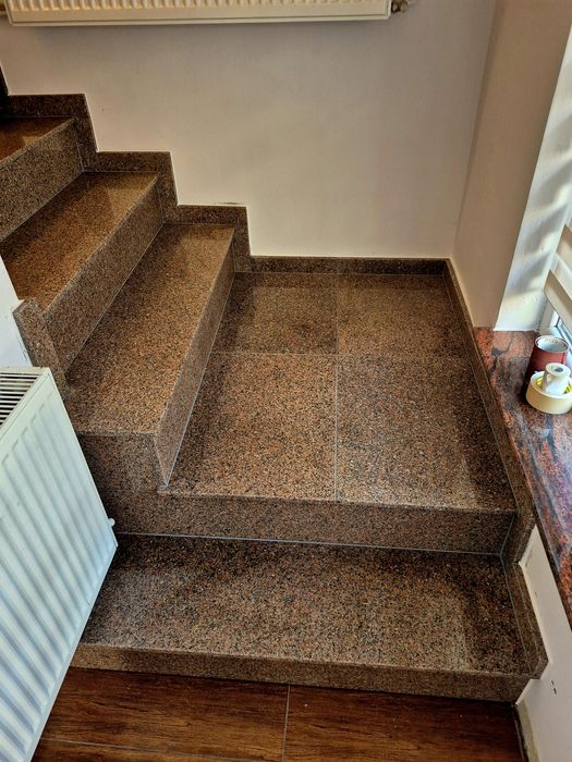 Vindem și Montăm Scări/Glafuri/Blaturi din Granit/Marmură