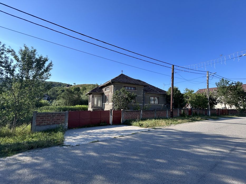 Casă duplex cu teren 1.300 mp, la strada principală – Jichișu de Jos – 100.000 € negociabil