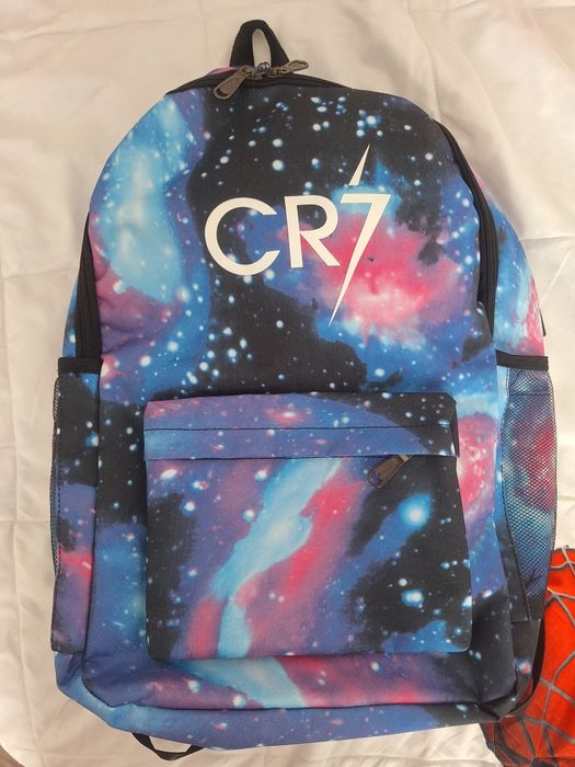 Две чисто нови ученически раници