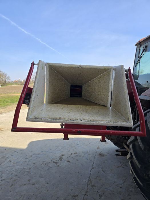 Tocator de crengi dupa tractor