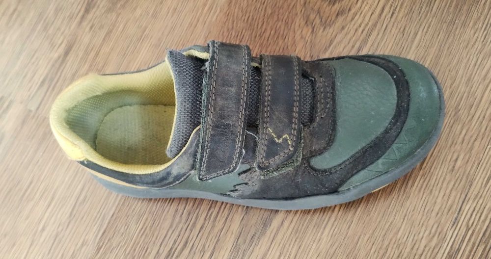 Оригинални обувки Clarks с лепки, естествена кожа, номер 32.5, отлични