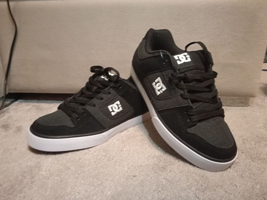 Чисто нови DC обувки