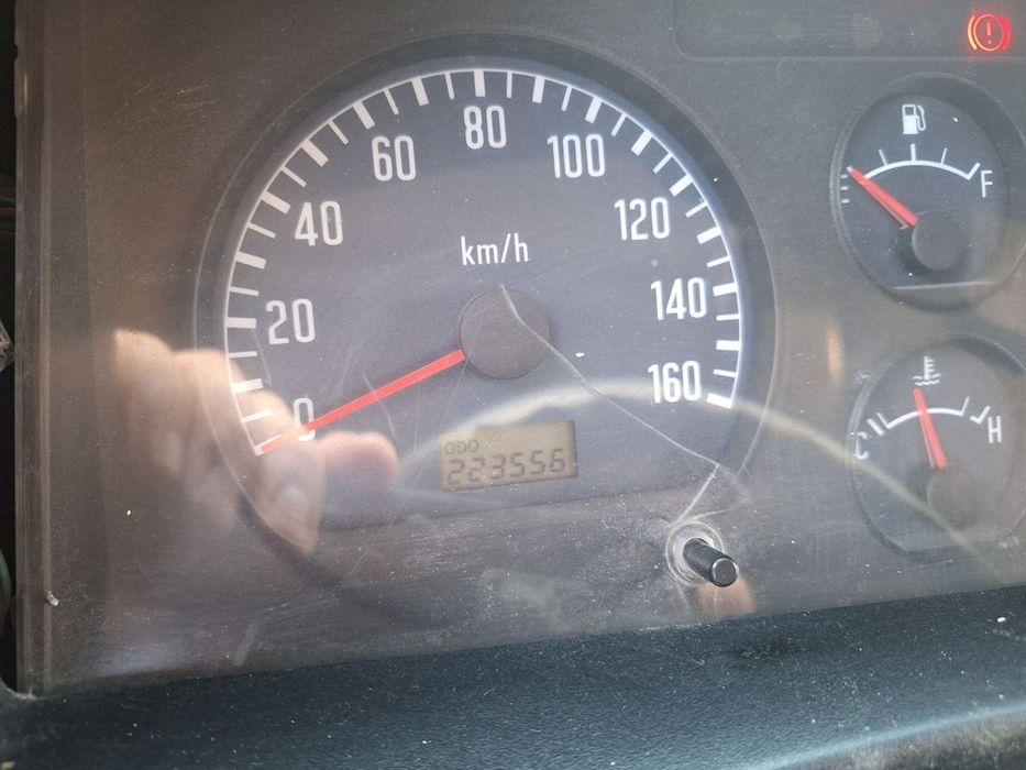 Isuzu Yuk mashinasi