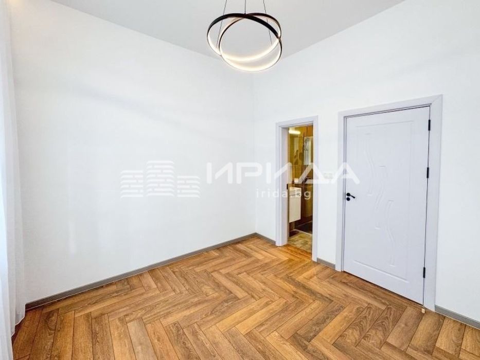 Ремонтиран тристаен апартамент до пл. Руски паметник