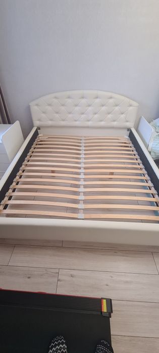 Кровать 2-х местный без матраса.