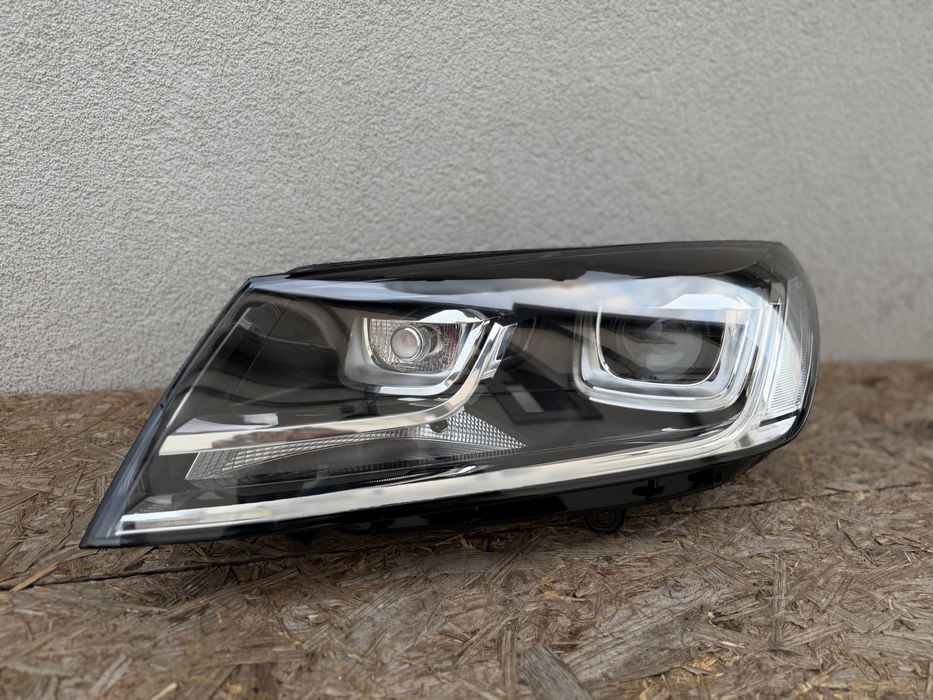 Far stanga VW Touareg 7P Facelift 2016-2017-2018 Xenon + LED Original