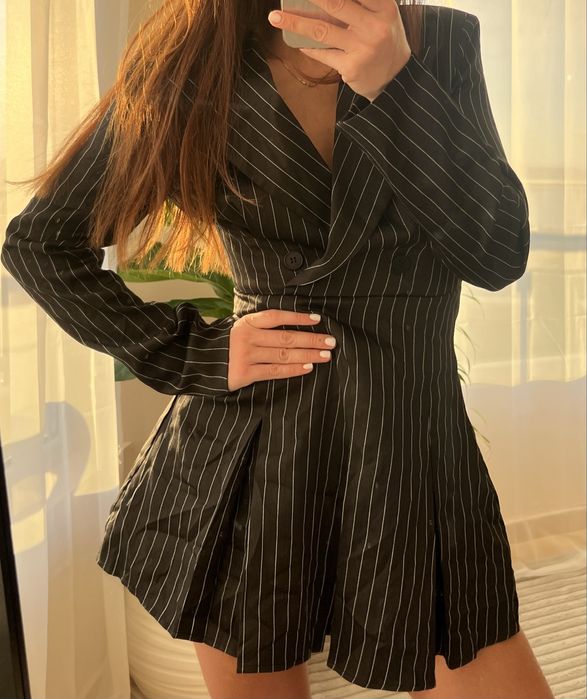 Стилна черна рокля