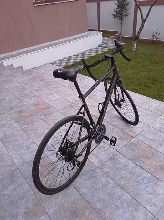 Vând cursieră Triban