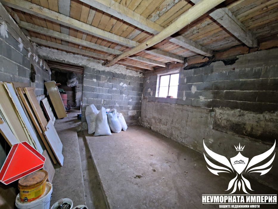 Продавам ферма и селскостопански сгради 320РЗП в имот 980кв с.Козаново