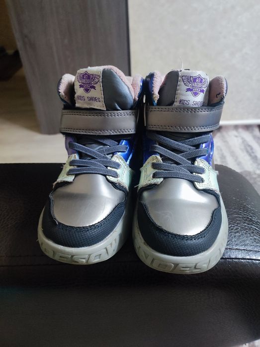 Продаю осенние ботинки