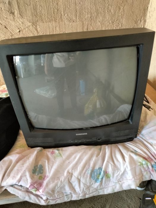 Кинескопный телевизор Samsung (CRT).