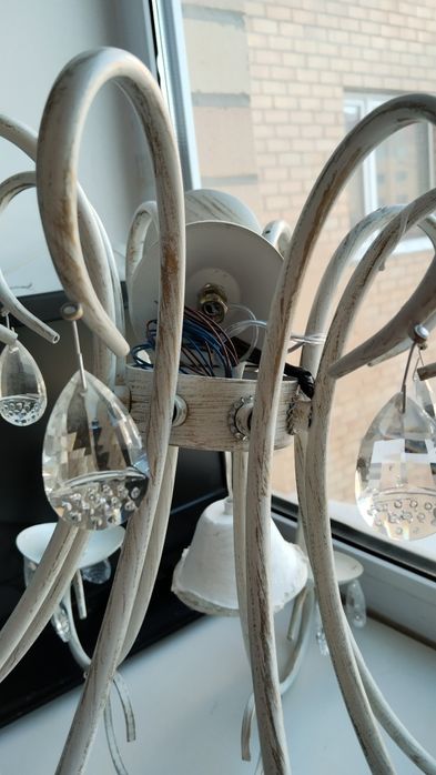 Люстра в хорошем состоянии