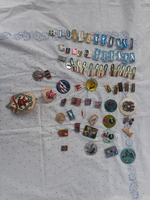 Продаётся советские значки