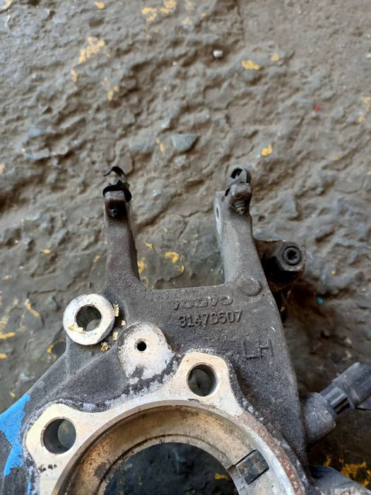 Volvo XC90 носач и шенкел