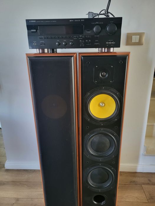 Vând amplituner Yamaha și 2 boxe BlueTech