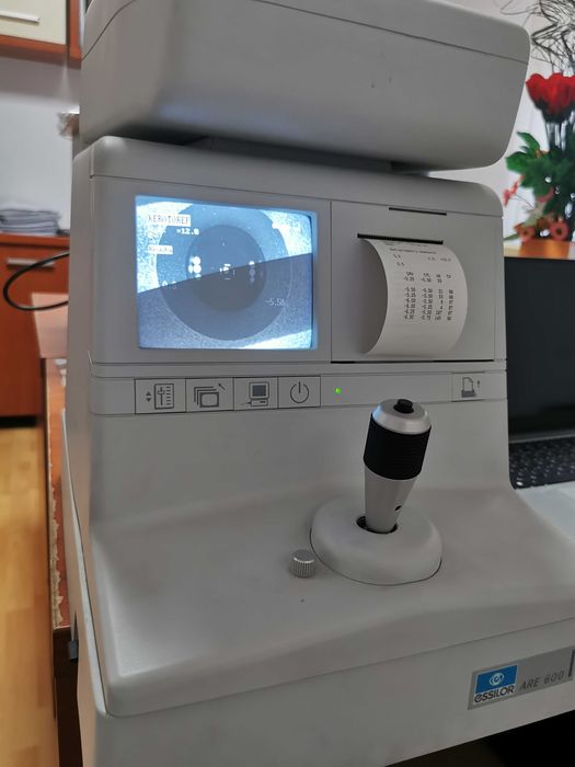 Autorefractometru ESSILOR ARE600
