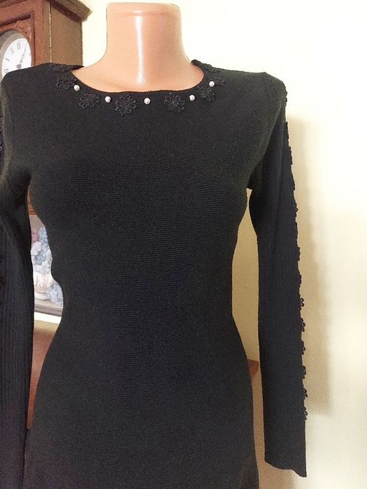 Rochie de vis tricotata,  materiale naturale, cu broderie si perle