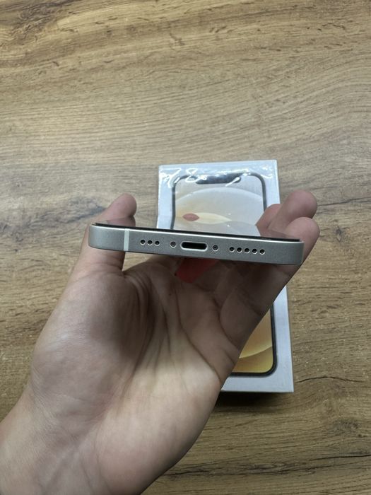iPhone  12  белый