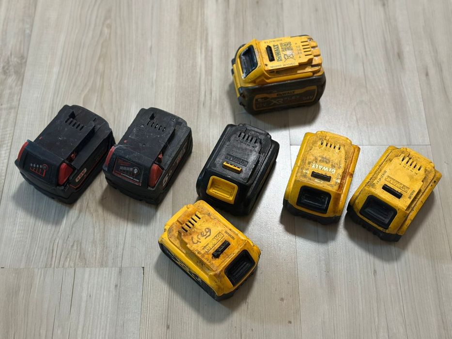 Baterii defecte Dewalt 5ah 4ah