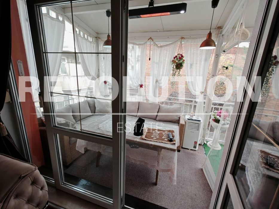 Дава се под наем Етаж от къща в Пловдив, Център - 140 кв.м за 900 € - Снимка #8