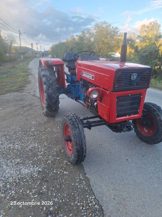 Tractor Universal 445, accept orice proba