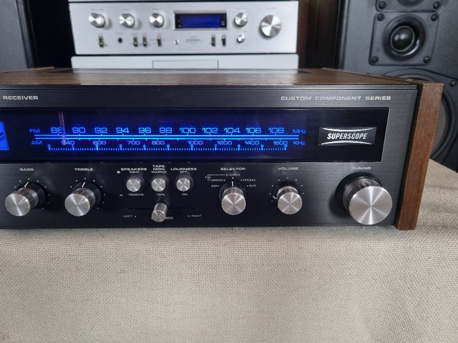 Superscope R-1220 by Marantz. 10 watts/canal. Impecabil.