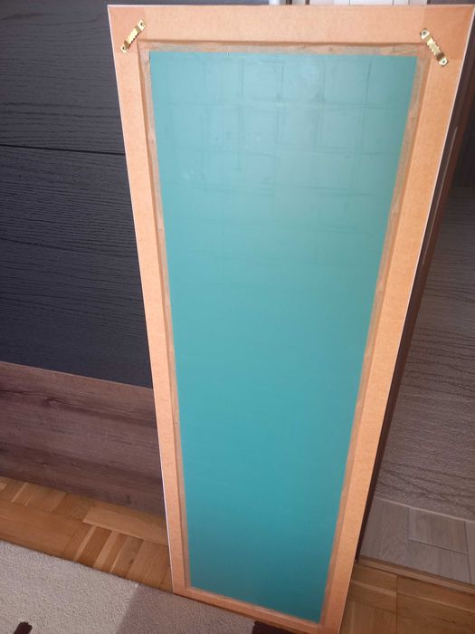 Огледало с бяла рамка