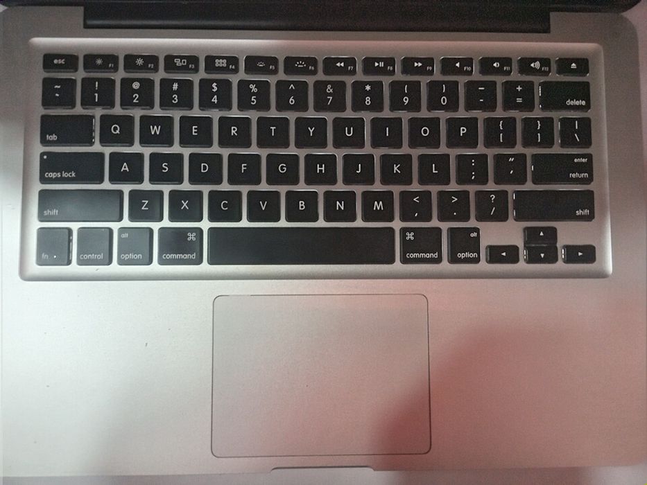 Macbook sotiladi srochna! Aybi yo