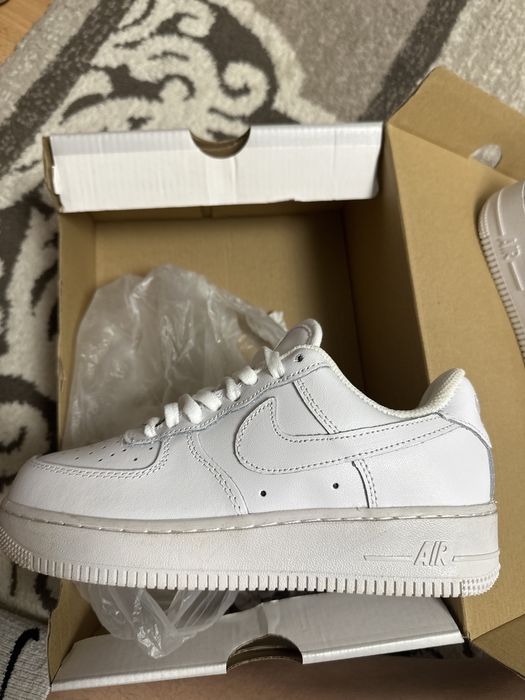 Новая обувь Nike