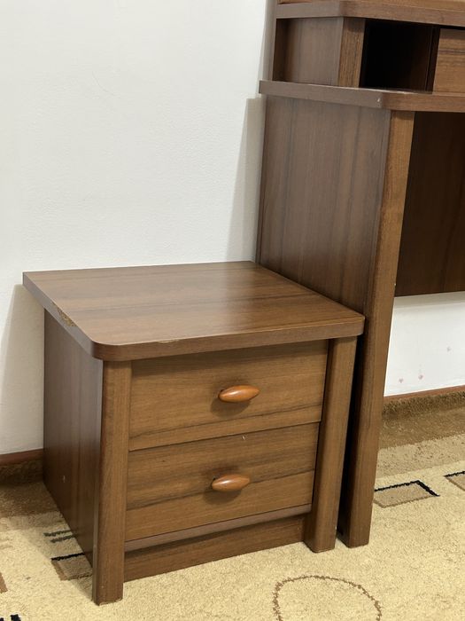 Туалетный столик с тумбочкой