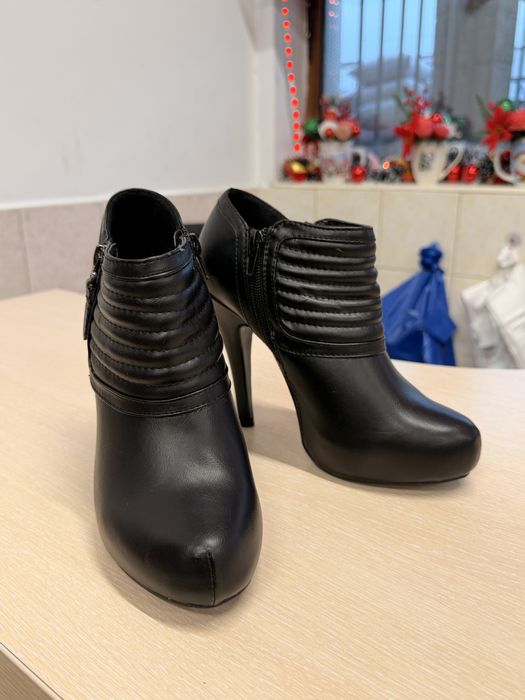 Дамски боти на ток