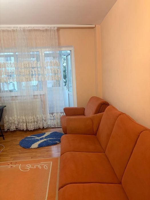 De închiriat apartament 3 camere