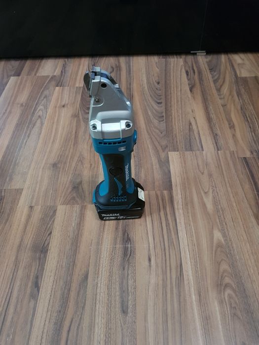 Foarfecă de taiat tablă Makita DJS  161