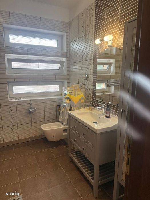 Casa individuala 5 camere zona centrala , 210 mp si garaj propriu!
