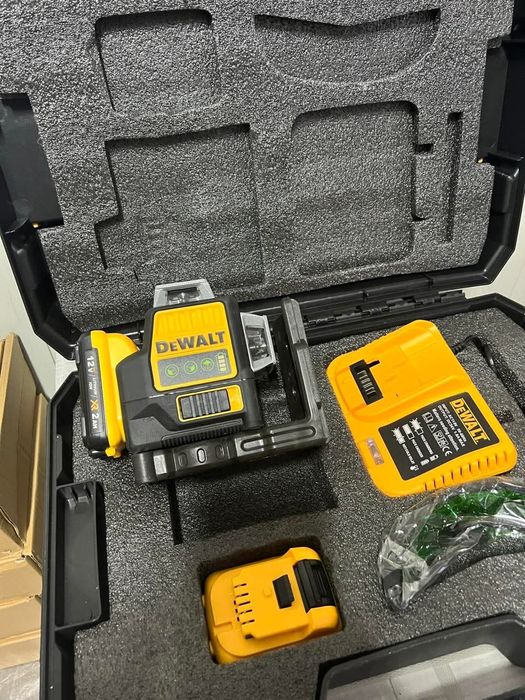 Nivela Laser DeWalt 2Acumulatori 12V și 2Ah unghi 360° linii verzi