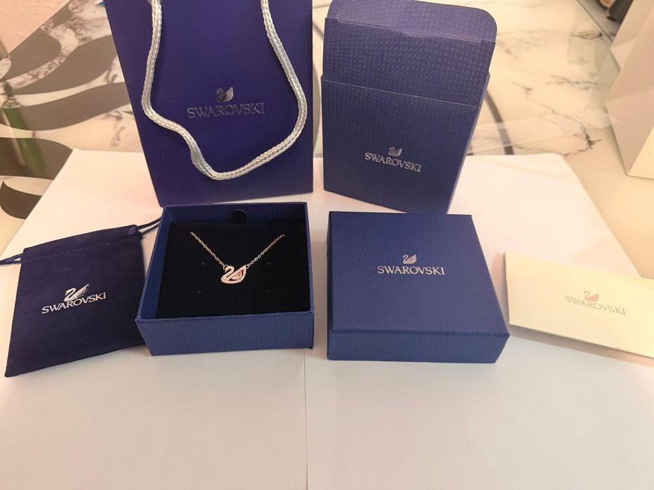 Lanț Swarowski, lebada