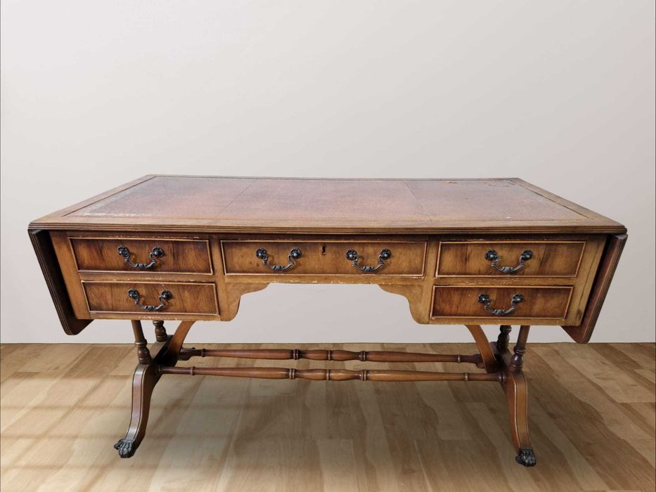 Разтегателно бюро от тисово дърво и плот от естествена кожа