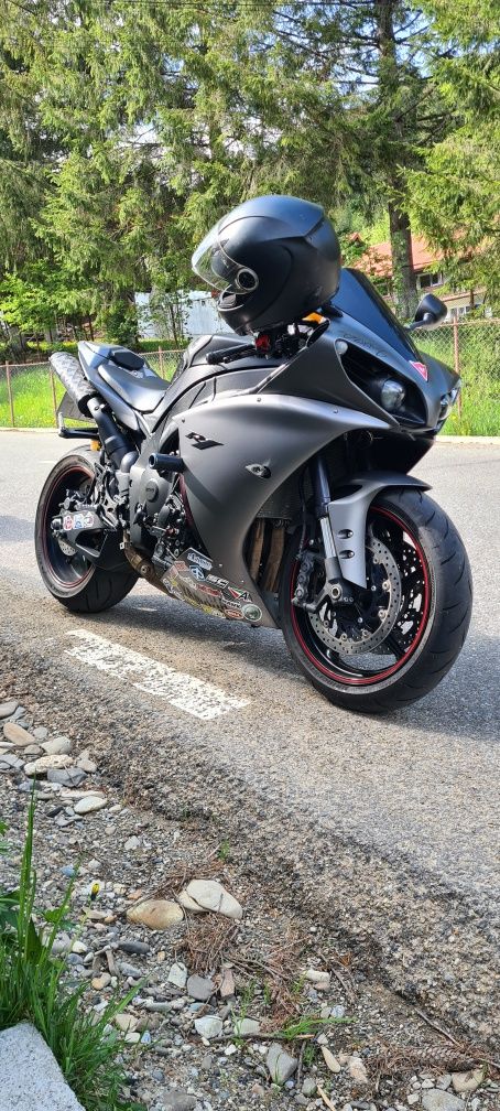 Yamaha r1 big bang hot sale