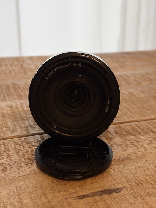 Obiectiv Sony E 18-200mm F3.5-6.3 OSS LE (SEL18200LE) - stabilizare optica