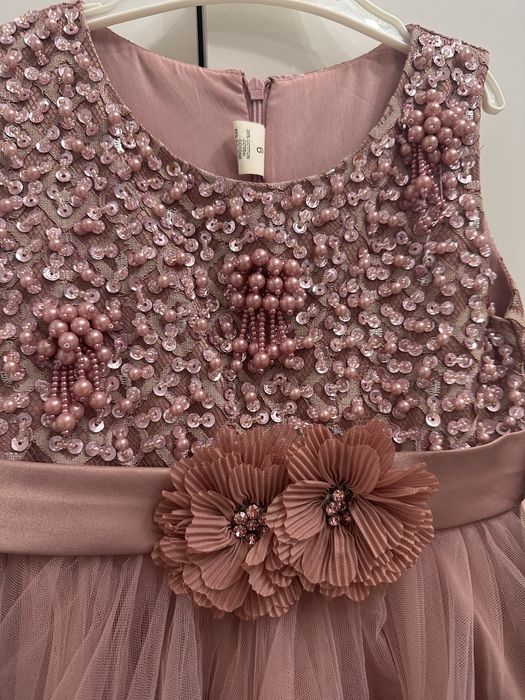 Продам платье 6 лет