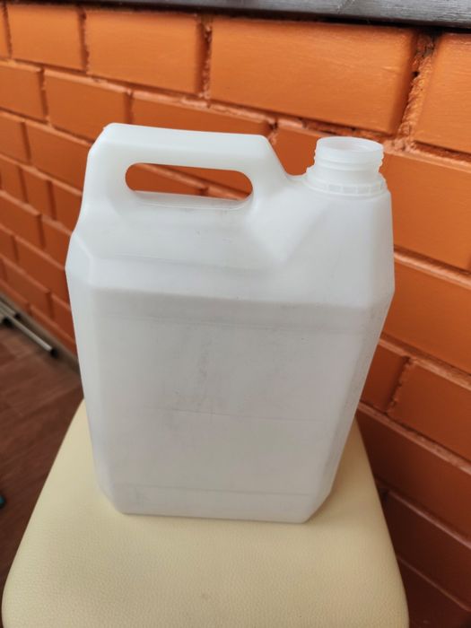 Пластиковые канистры 4 л продам